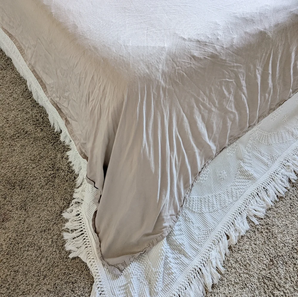 Cariloha Beige Queen Flat Sheet Sateen 100% Viscose From Bamboo Matte Flowy